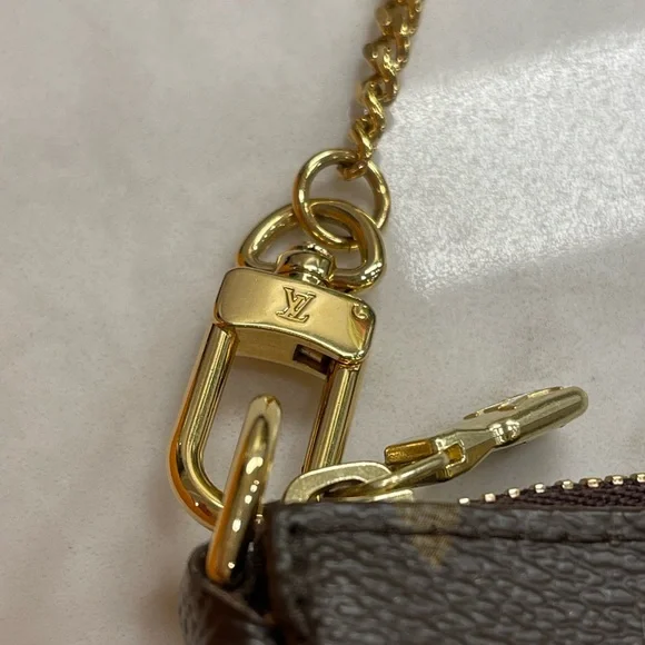 Louis Vuitton monogram mini pochette - Picture 3 of 16